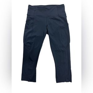 LULULEMON cropped navy blue leggings with pockets
